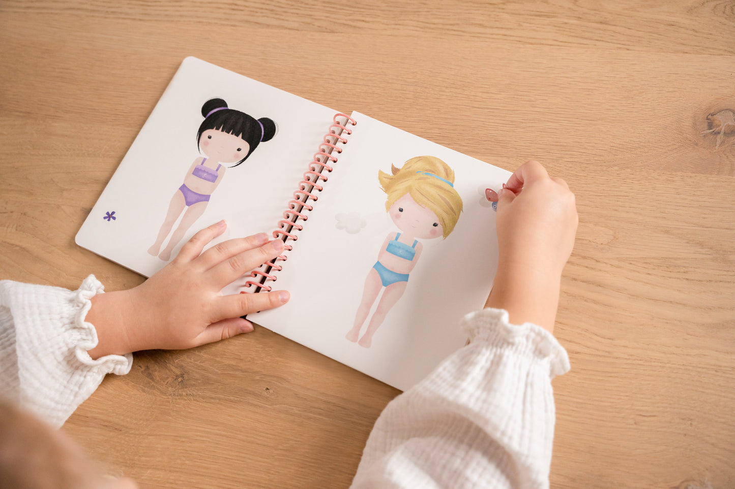 Anziehbuch Rosa & Friends