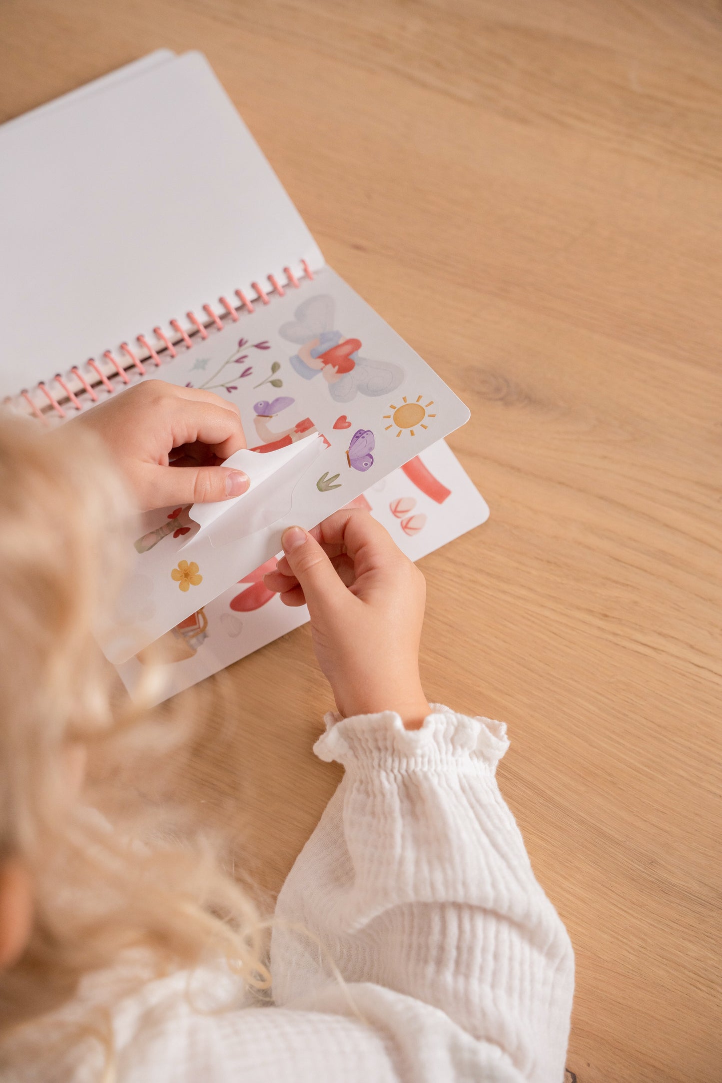 Anziehbuch Rosa & Friends