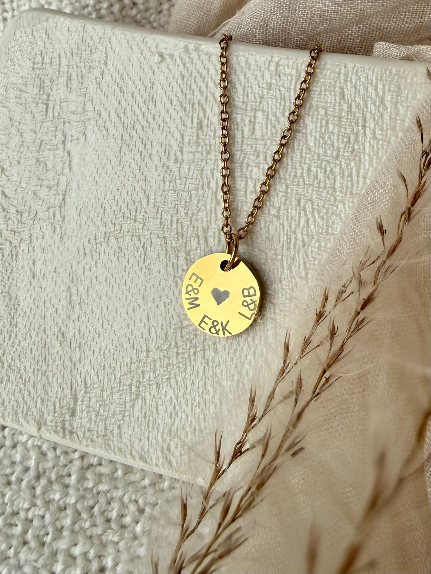Gravur Halskette "Buchstaben & Herz"
