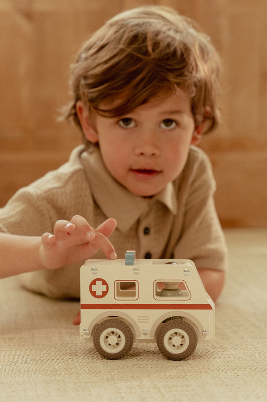Krankenwagen aus Holz
