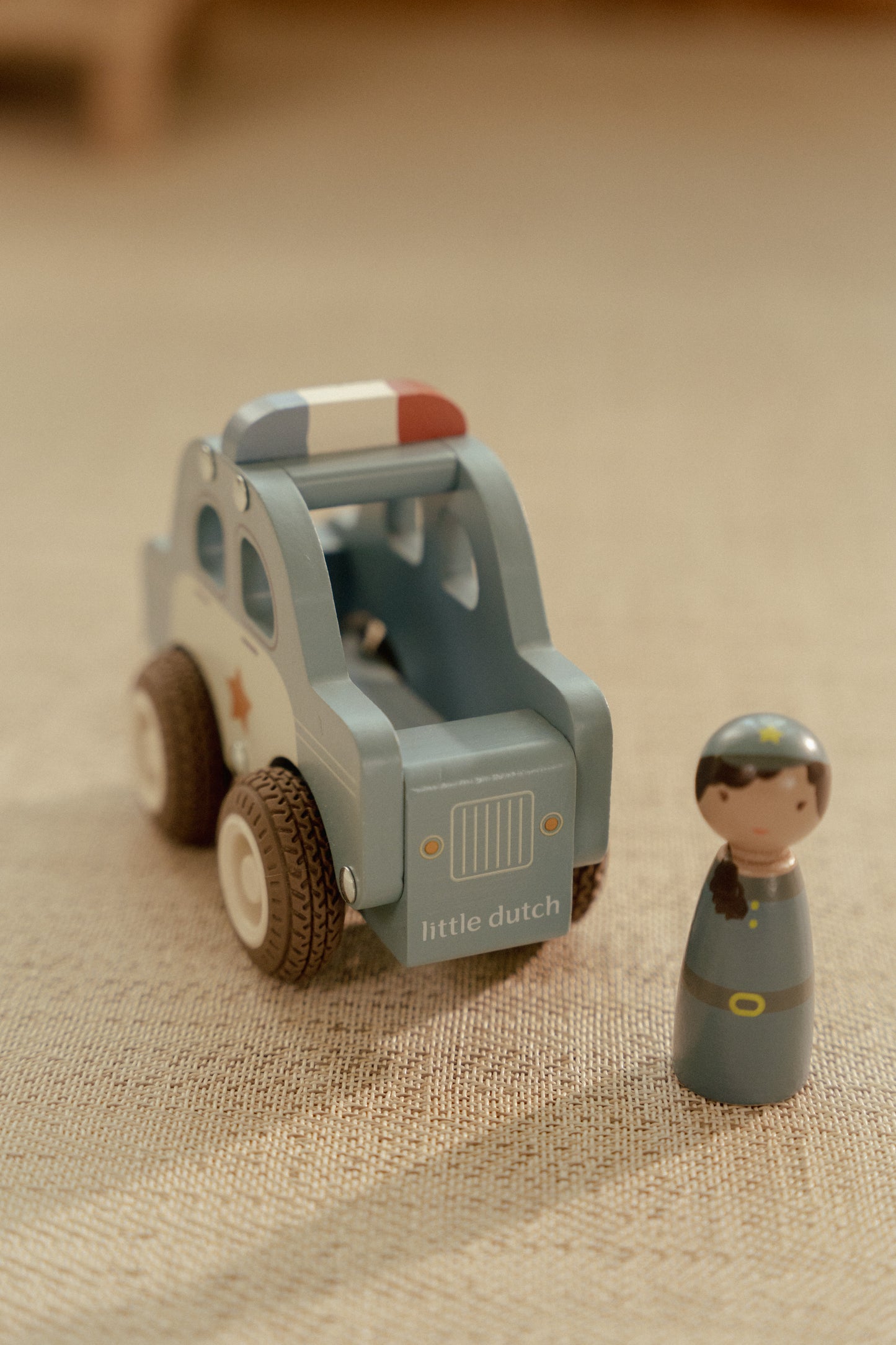 Polizeiauto aus Holz